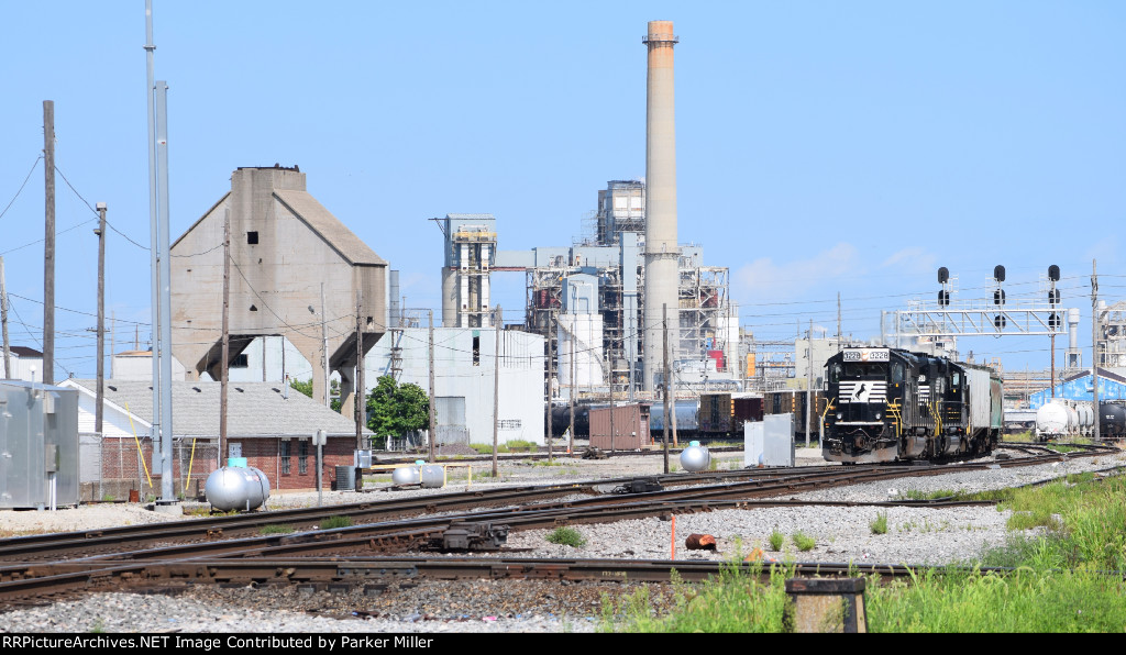 SD40-2 Switching Decatur Yard